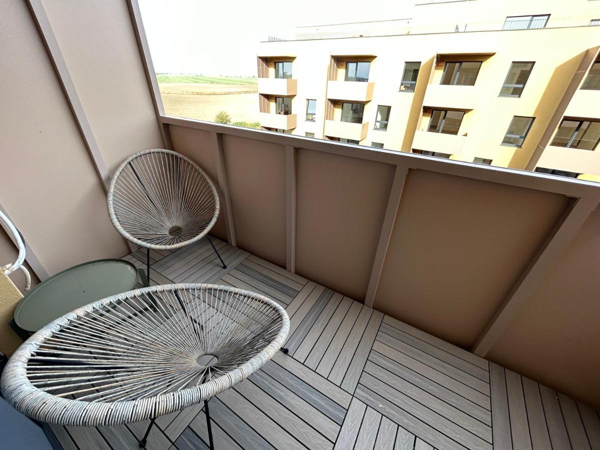 Cozy 1-Bedroom Condo Miloslavov エクステリア 写真
